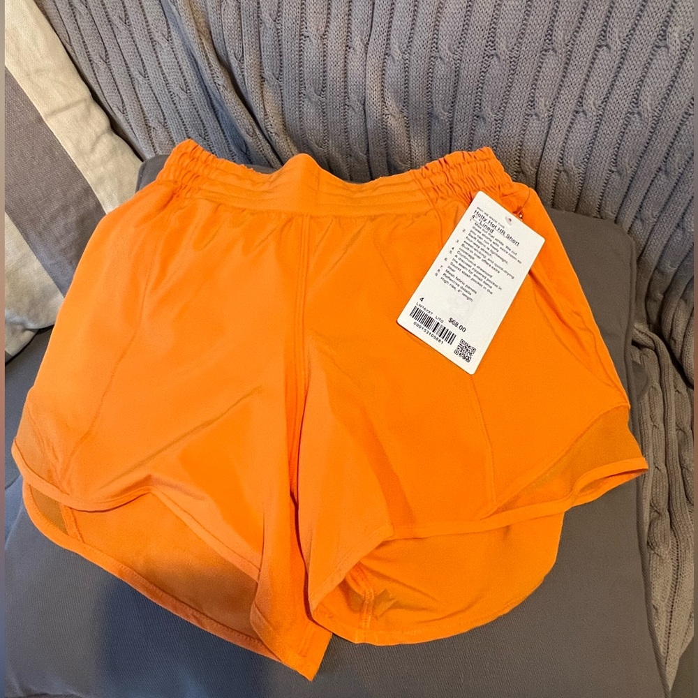 NWT lululemon hotty hot HR 4” Orange Shorts size 4